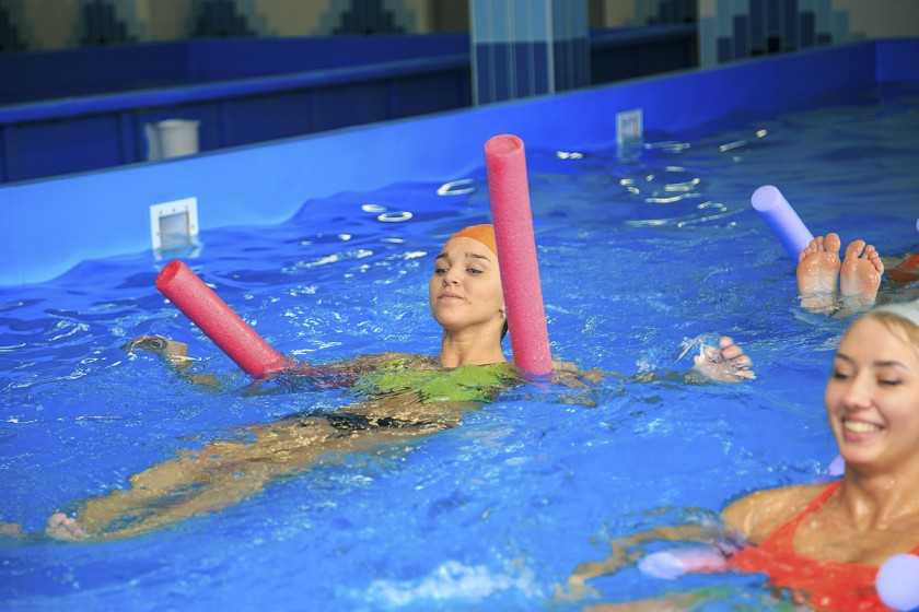 Аквааэробика: упражнения в бассейне для похудения, от целлюлита