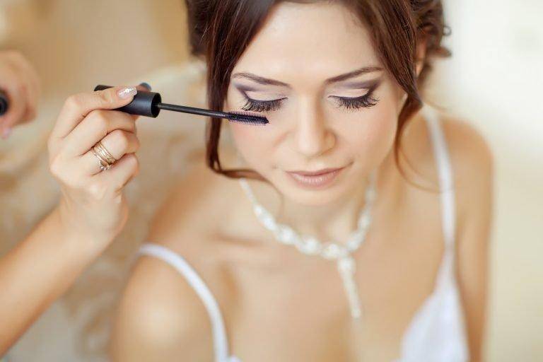 Как правильно снимать макияж?