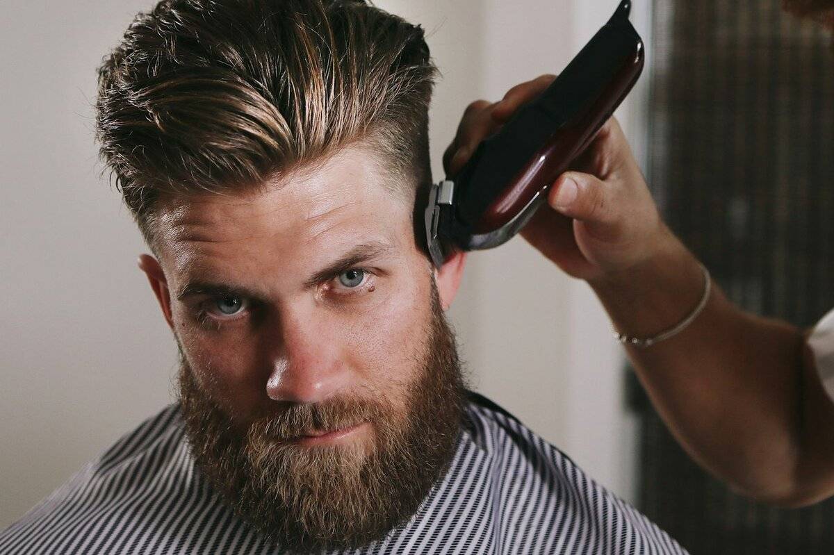 Что поможет подчеркнуть образ и статус мужчины: как укладывать волосы? полезные советы