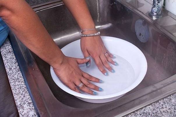 Как быстро высушить лак на ногтях дома?
