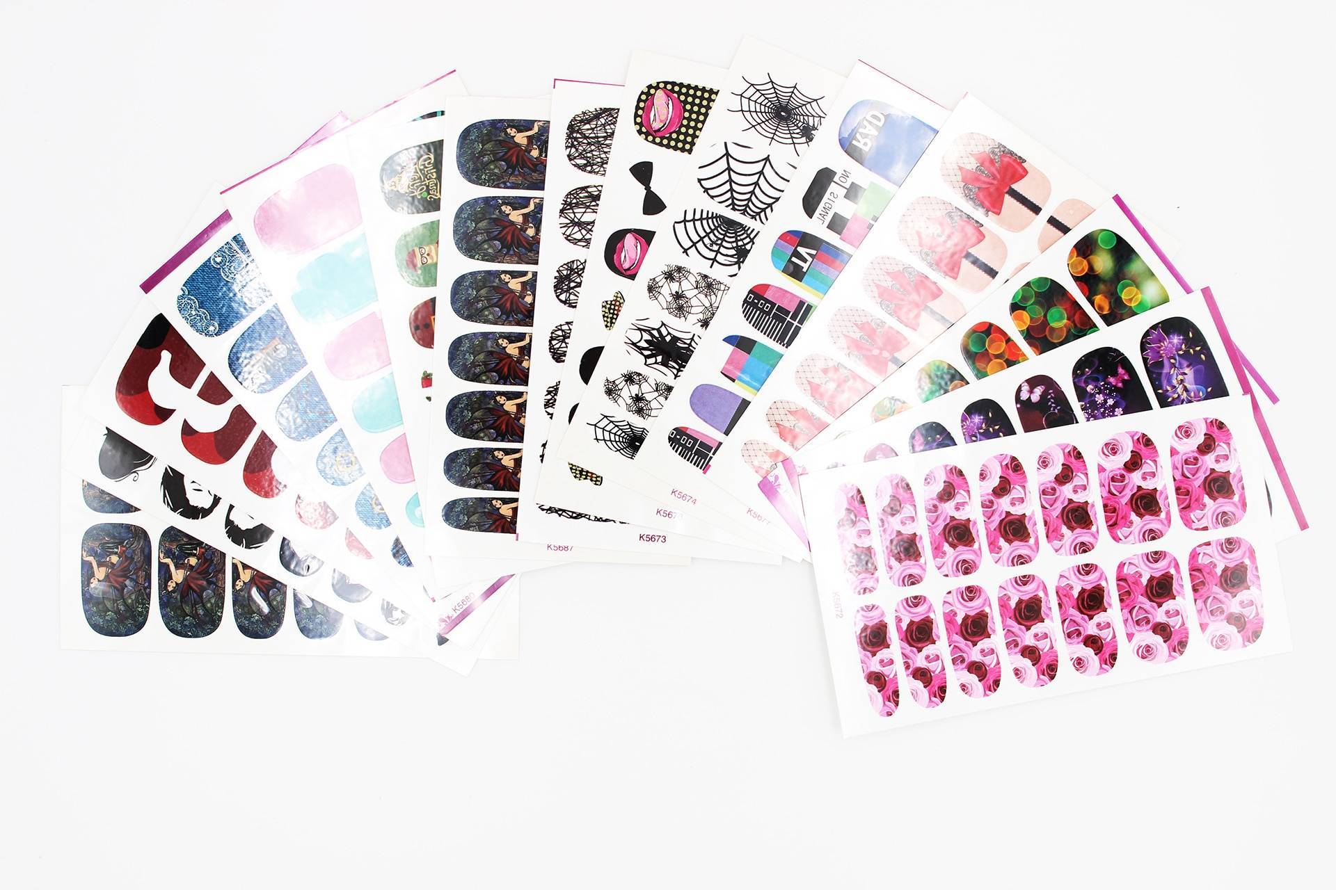 Маникюр с наклейками для ногтей: модный дизайн 2019, фото
маникюр с наклейками — модная дама