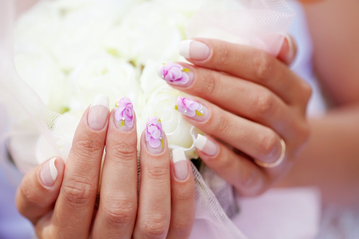 Свадебный дизайн ногтей: новинки маникюра невесты 2022-2023