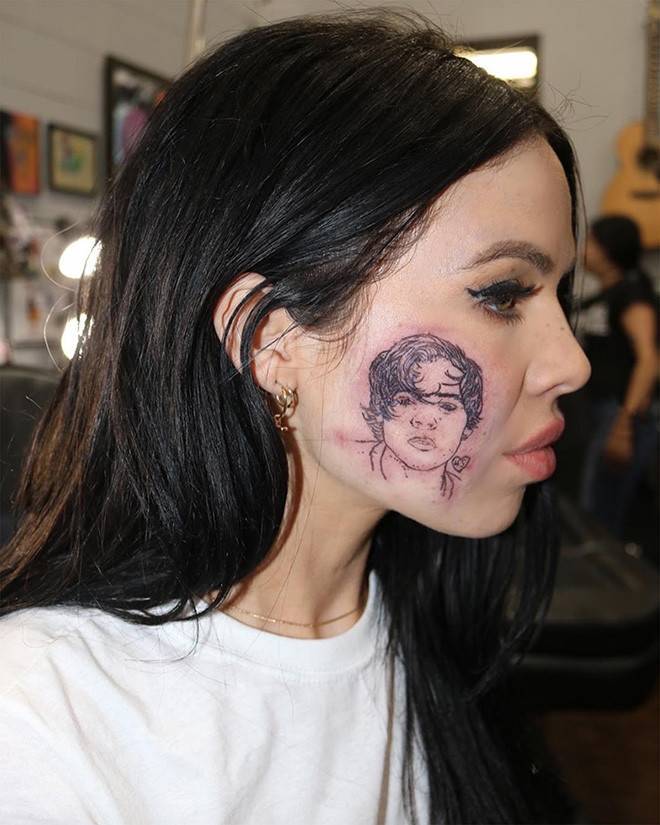 Искусство удивлять: «смелые» татуировки на лице