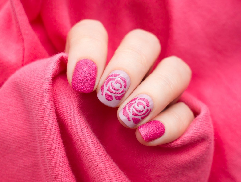Дизайн ногтей розы. Розовый маникюр. Розовые ногти. Красивый розовый маникюр. Розовые ногти с розочками.