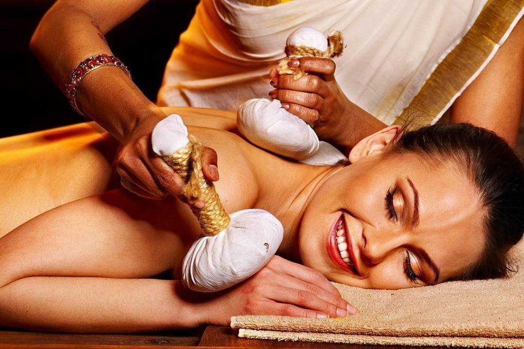 Аюрведический массаж — что это такое и как проводится