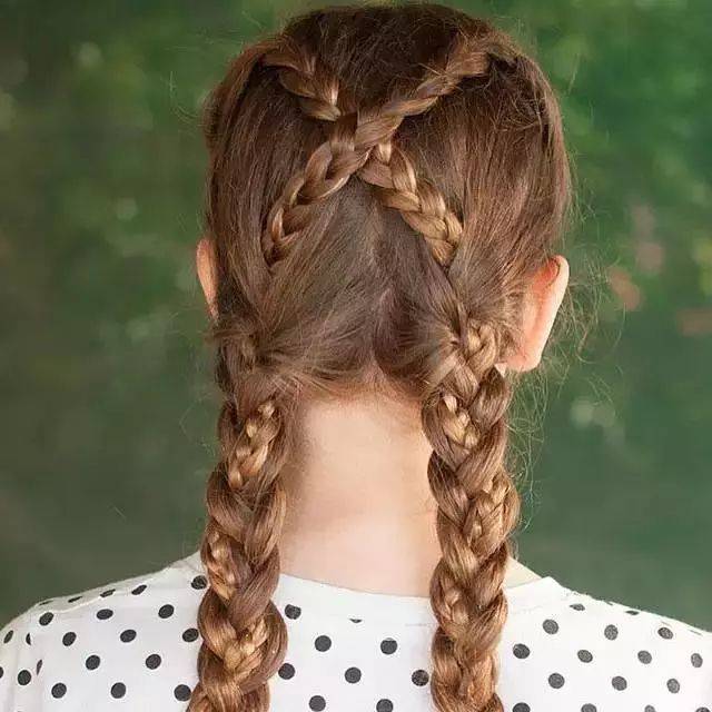 Прически в школу для девочек: на каждый день самой себе, на короткие, средние и длинные волосы - фото