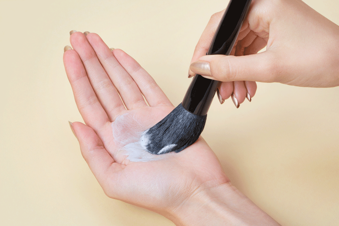 Как правильно мыть кисти и спонжи для макияжа